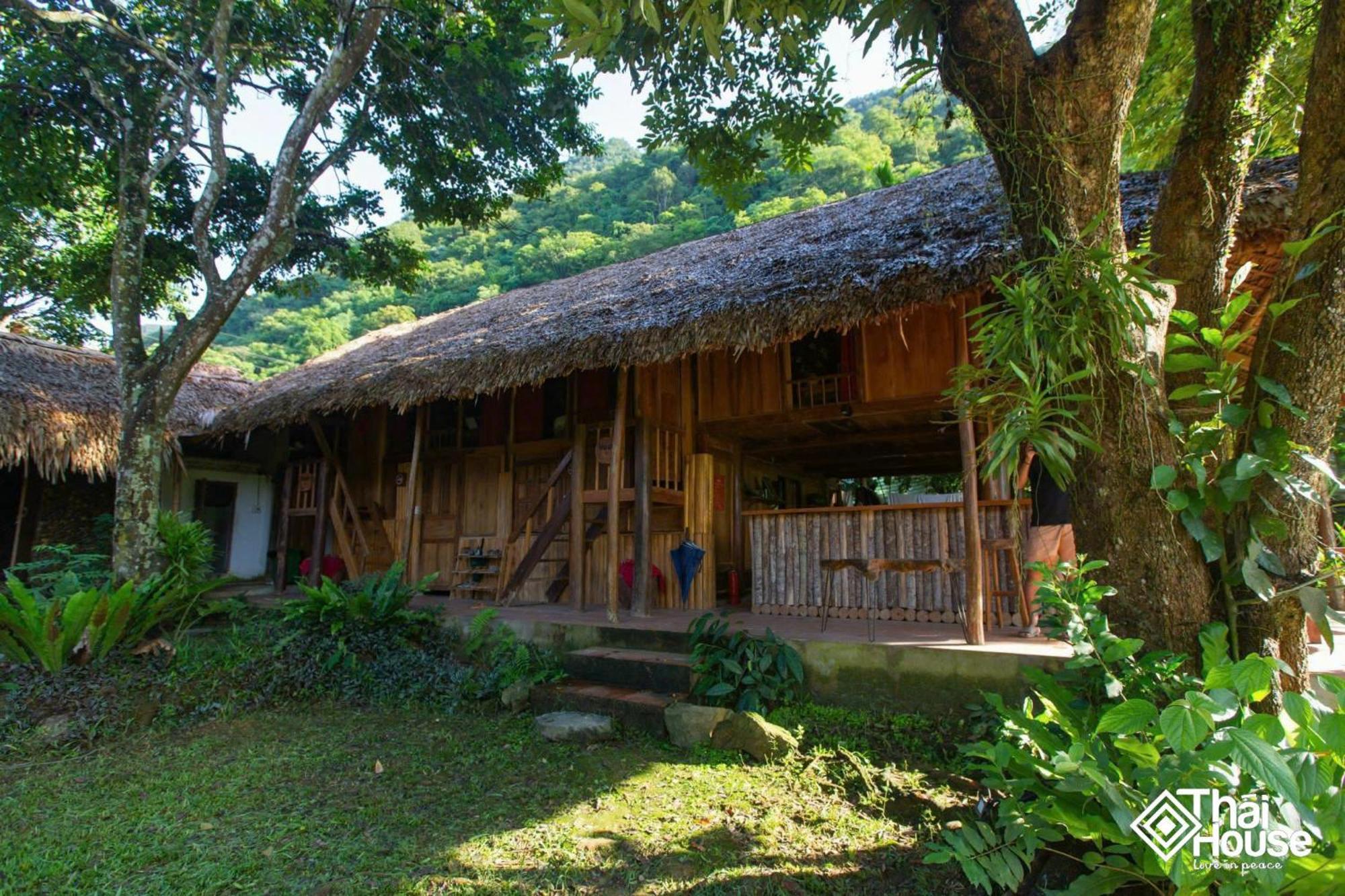 Thai House Pu Luong - Century Old Stilt House With Terrace Views Huong Ba Thuoc Zewnętrze zdjęcie